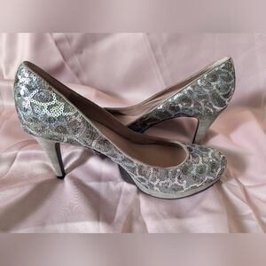 Vince Camuto Silver Sequin Platform Round Toe Stiletto heels